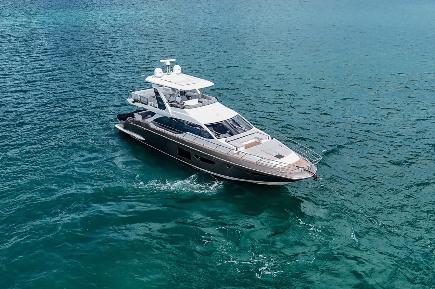 A 78-foot Azimut sport flybridge yacht